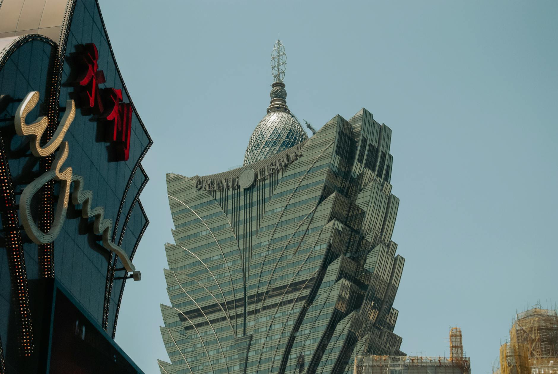 Kasyno Grand Lisboa w Makau z charakterystyczną, futurystyczną fasadą
