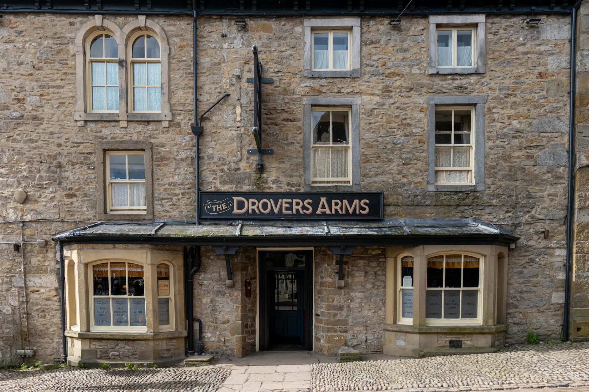 Pub The Drovers Arms w Grassington z kamienną fasadą